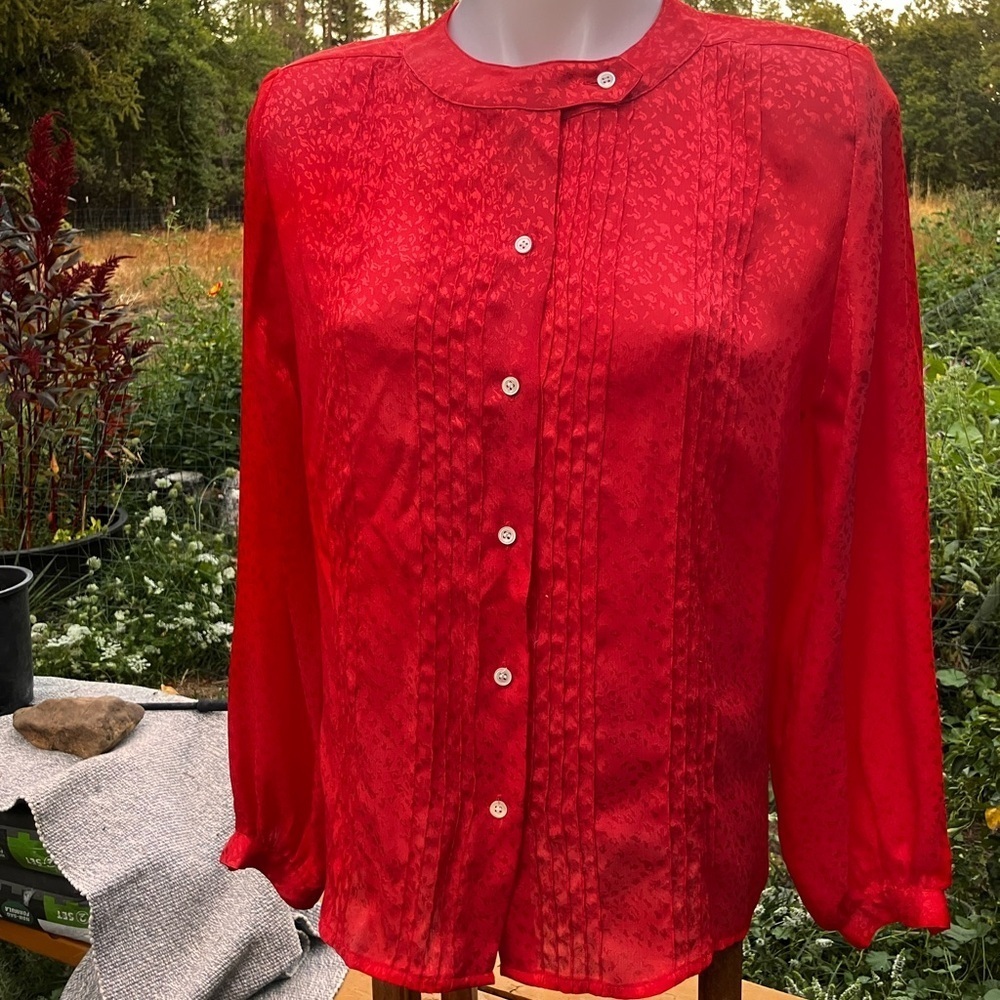 1980’s Weathervane blouse with shoulder pads and pleats size 8
